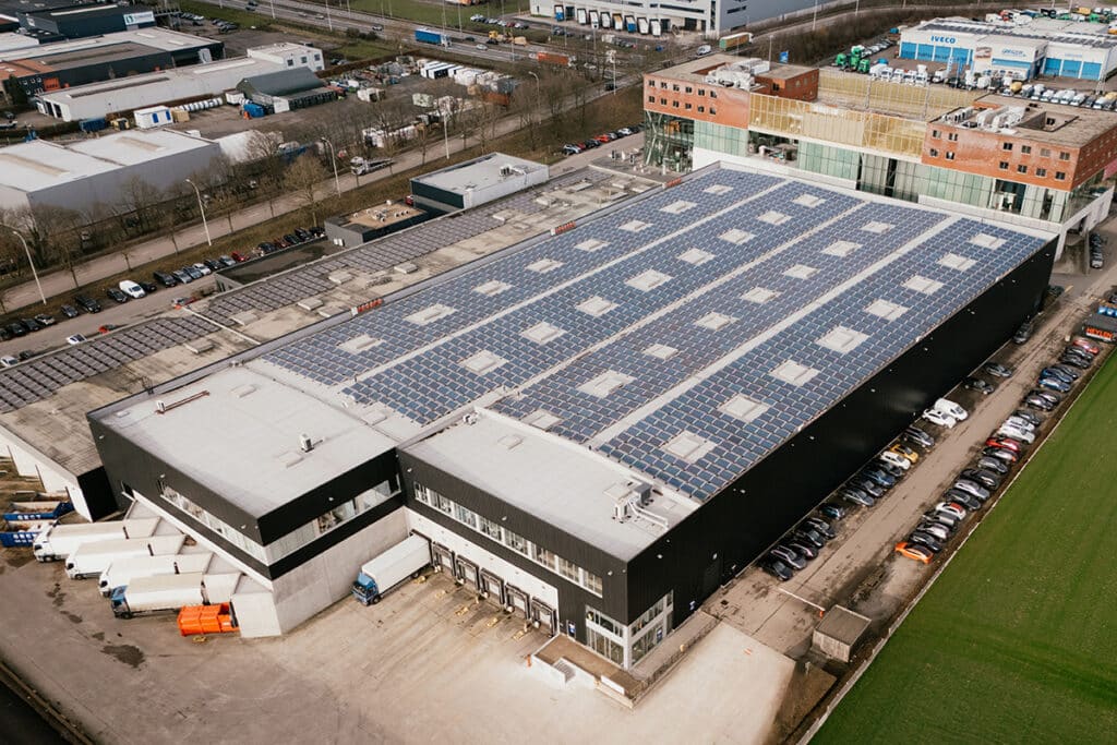 Ceramics shaping unique bathroom projects 1