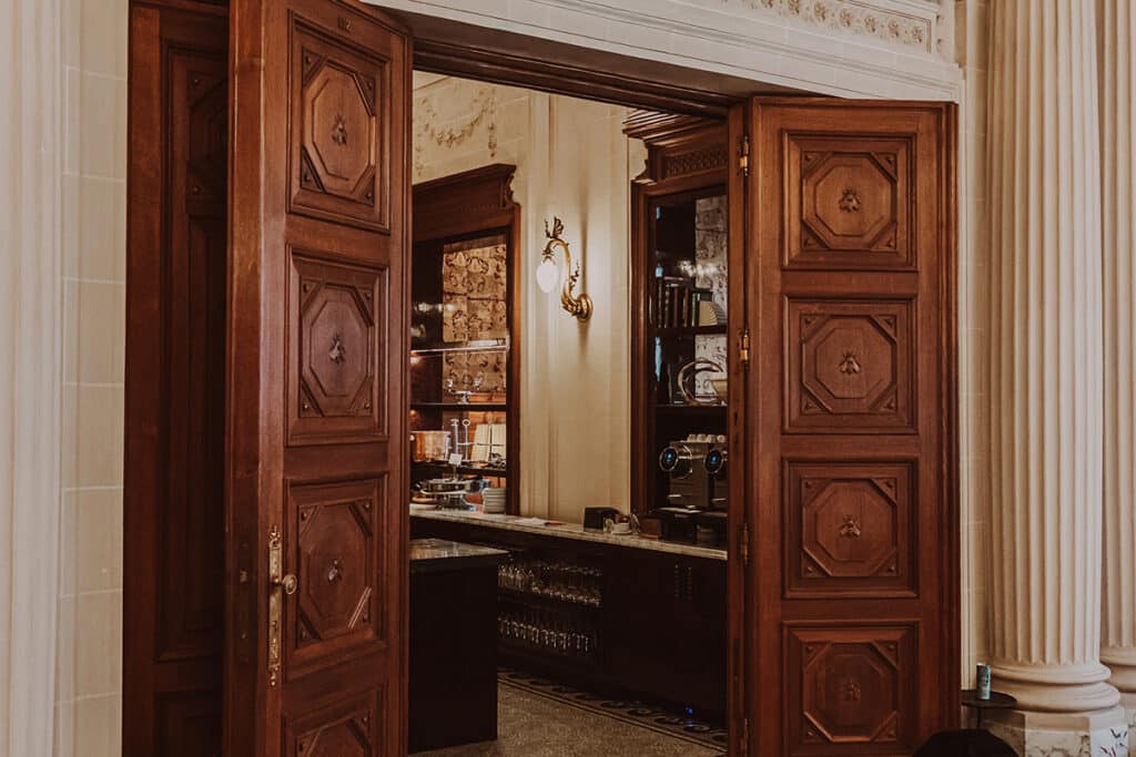 Monumental bank architecture becomes temporary event décor in the heart of Brussels 1