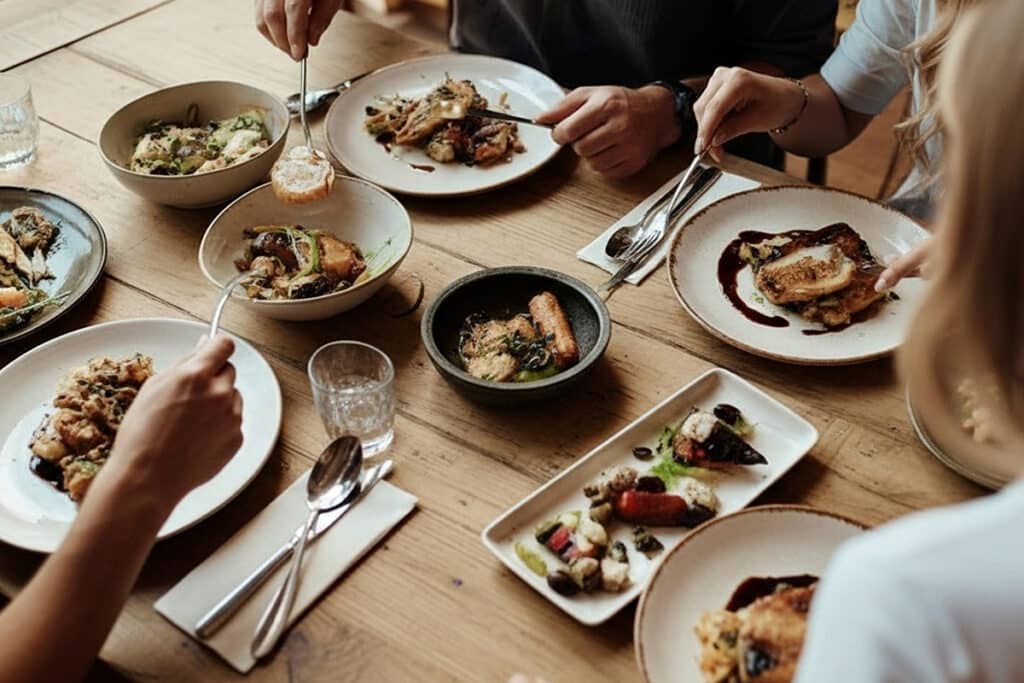 Hotelgasten zoeken vrijheid en beleving aan tafel 1